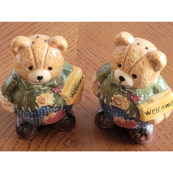 VTG CKAO Salt and Pepper Shaker Country Welcome Bears Ceramic Cute Country Decor - Picture 3 of 9
